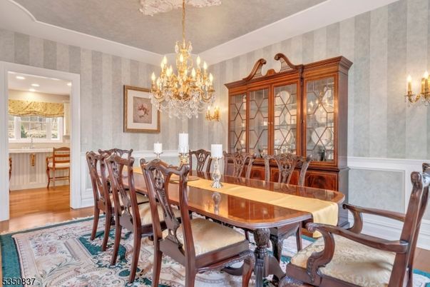 Chandelier, Dining room, Interior, Recessed Lighting, Wood Texture Flooring