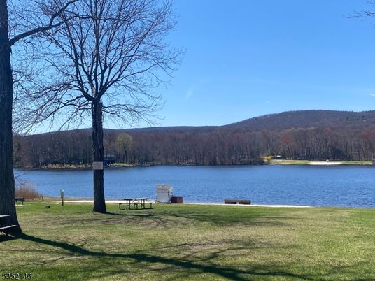 Exterior, Lake