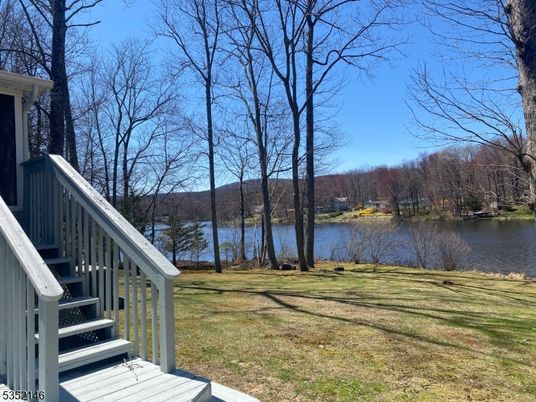 Exterior, Lake