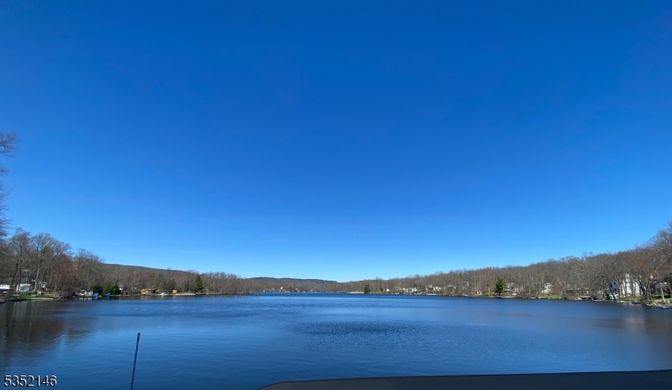 Exterior, Lake