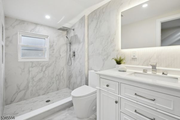 Bathroom, Interior, Marble, Marble Walls, Recessed Lighting