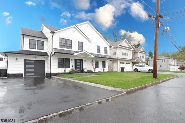 Attached, Exterior, Facade, Farmhouse
