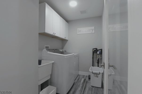 Interior, Recessed Lighting, Washer, Wood Texture Flooring