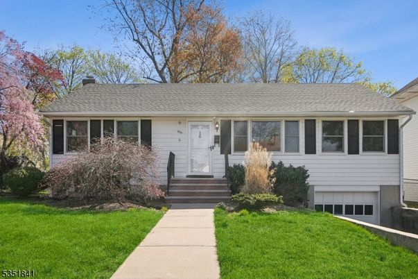 Attached, Exterior, Facade, Raised Ranch