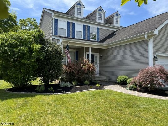 Exterior, Facade, American Foursquare