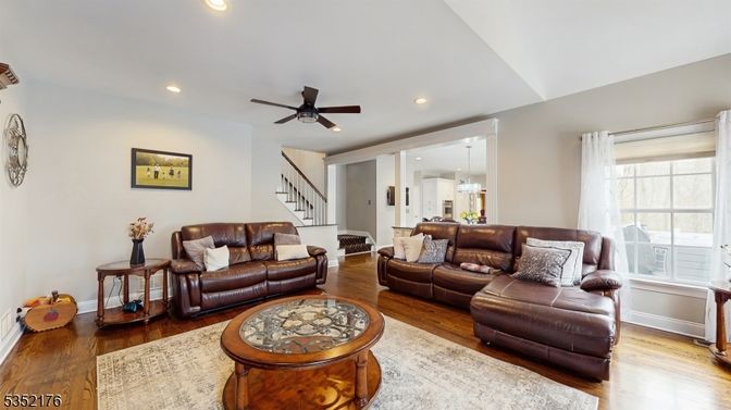 Interior, Living room, Pendant Lights, Recessed Lighting, Wood Texture Flooring
