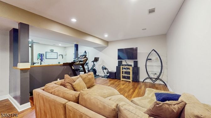 Fitness Equipment, Interior, Living room, Recessed Lighting, Wood Texture Flooring