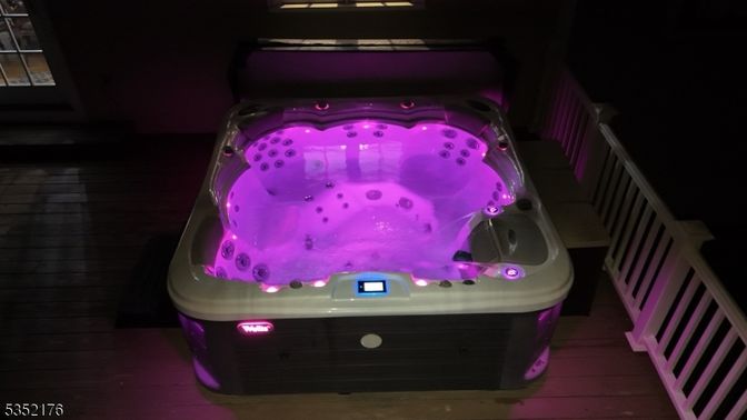 Exterior, Hot Tub