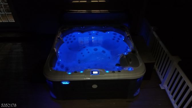 Exterior, Hot Tub