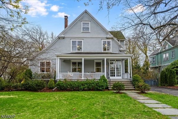 Exterior, Facade, Queen Anne Victorian
