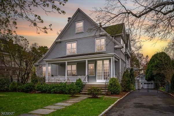 Exterior, Facade, Queen Anne Victorian
