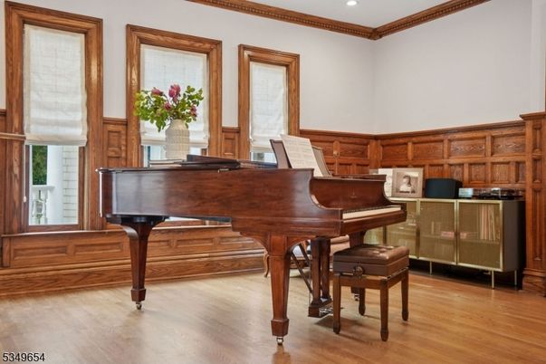 Interior, Piano, Recessed Lighting, Wood Texture Flooring