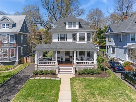 Exterior, Facade, Queen Anne Victorian