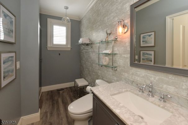 Bathroom, Interior, Pendant Lights, Wood Texture Flooring