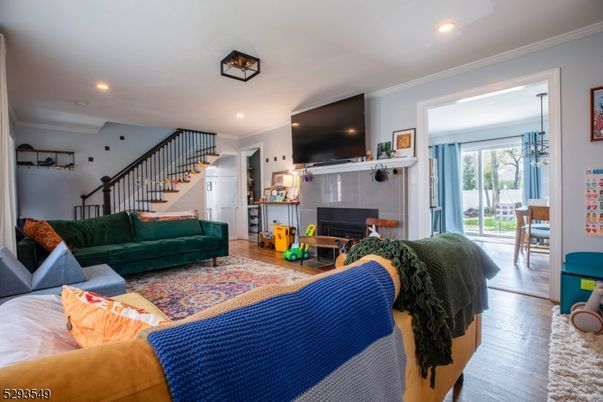 Interior, Living room, Recessed Lighting, Wood Texture Flooring