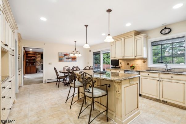 Chandelier, Dining room, Interior, Kitchen, Pendant Lights, Recessed Lighting