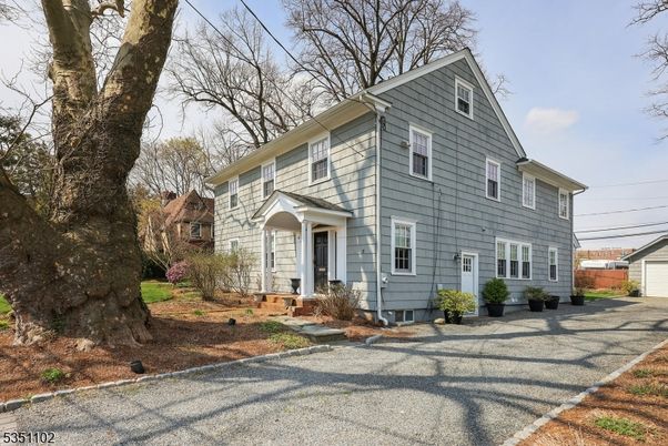 Exterior, Facade, Farmhouse