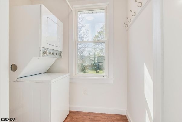 Interior, Utility Closets, Washer, Wood Texture Flooring