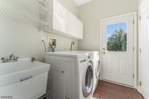 Interior, Washer, Wood Texture Flooring