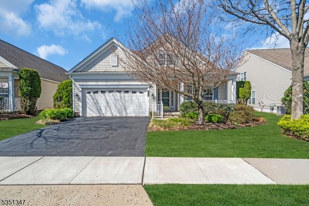 Attached, Exterior, Facade, Cape Cod