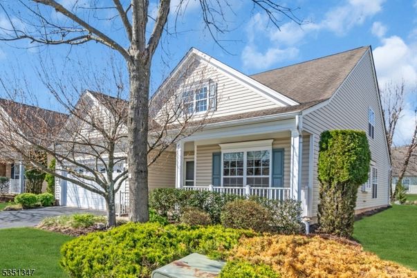 Attached, Exterior, Facade, Cape Cod