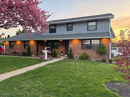 Exterior, Facade, Brick Facade, Split Level