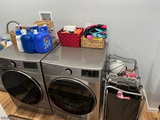 Interior, Utility Closets, Washer, Wood Texture Flooring