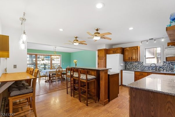 Dining room, Interior, Kitchen, Pendant Lights, Recessed Lighting, Wood Texture Flooring