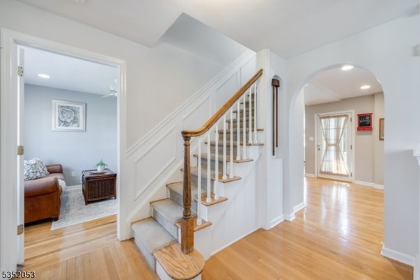 Interior, Recessed Lighting, Wood Texture Flooring