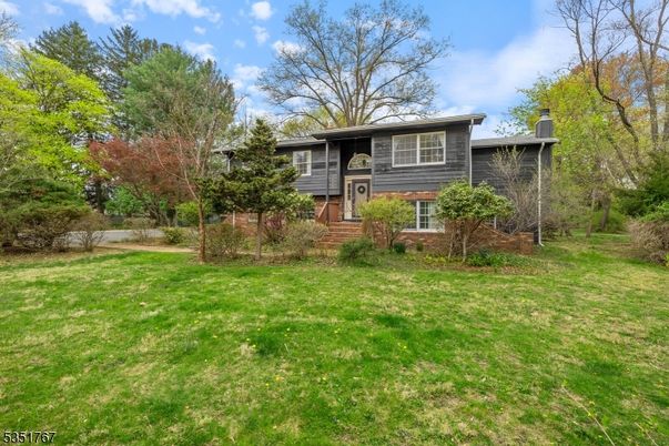 Backyard, Exterior, Facade, Raised Ranch