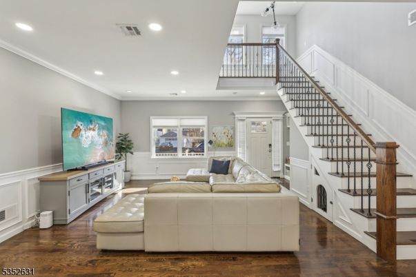 Interior, Living room, Pendant Lights, Recessed Lighting, Wood Texture Flooring