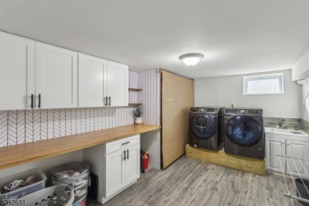 Interior, Washer, Wood Texture Flooring