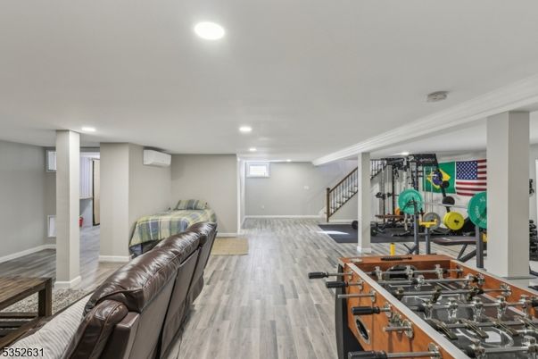 Fitness Equipment, Interior, Recessed Lighting, Wood Texture Flooring