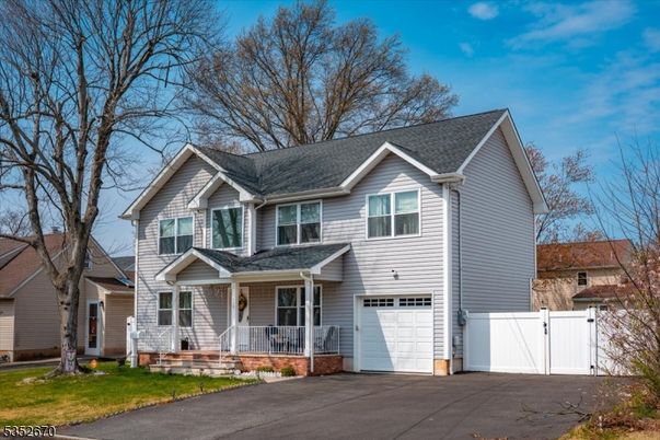 Attached, Exterior, Facade, Farmhouse