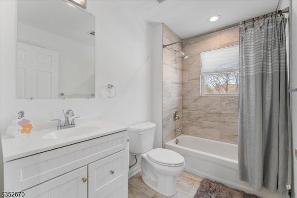 Bathroom, Interior, Marble Walls, Recessed Lighting