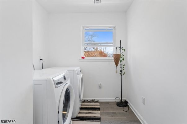 Interior, Washer, Wood Texture Flooring