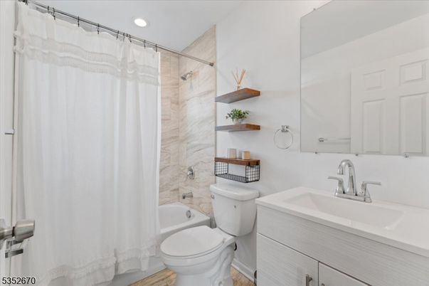 Bathroom, Interior, Recessed Lighting, Wood Texture Flooring