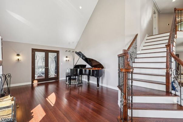 Interior, Piano, Recessed Lighting, Wood Texture Flooring