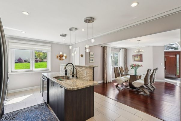 Chandelier, Dining room, Interior, Kitchen, Pendant Lights, Recessed Lighting, Wood Texture Flooring