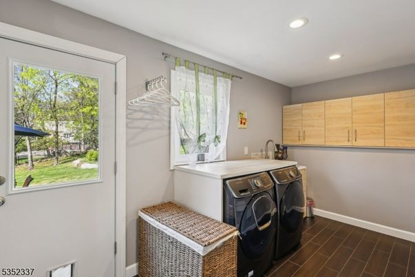 Interior, Recessed Lighting, Washer, Wood Texture Flooring