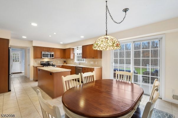 Dining room, Interior, Kitchen, Pendant Lights, Recessed Lighting, Stainless Steel Appliances