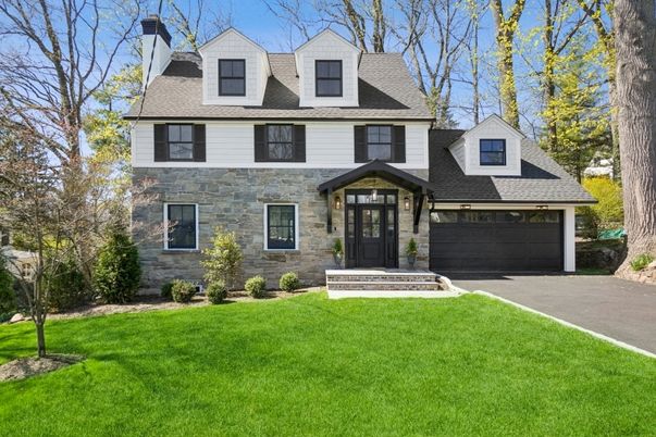 Attached, Exterior, Facade, Cape Cod