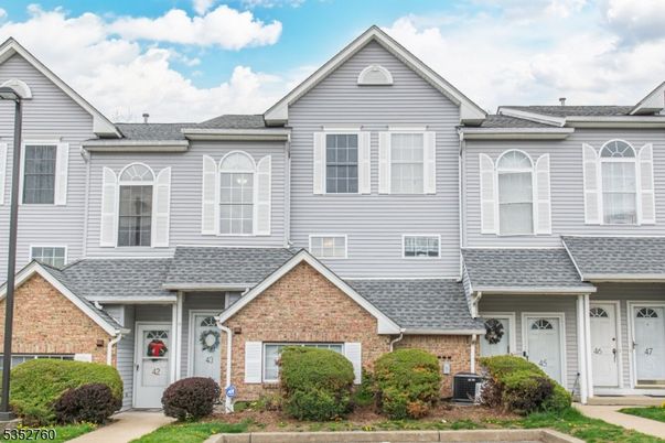 Exterior, Facade, Brick Facade, Rowhouse