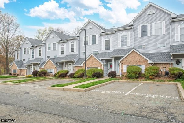 Exterior, Facade, Brick Facade, Rowhouse