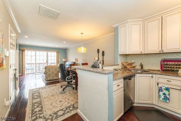 Dining room, Interior, Kitchen, Pendant Lights, Recessed Lighting, Wood Texture Flooring