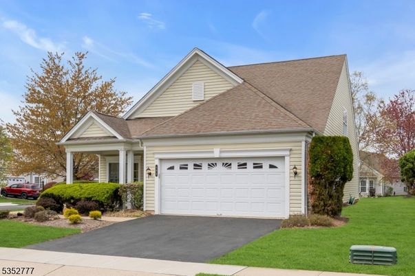 Attached, Exterior, Facade, Cape Cod