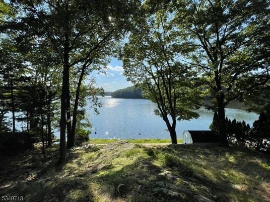 Exterior, Lake