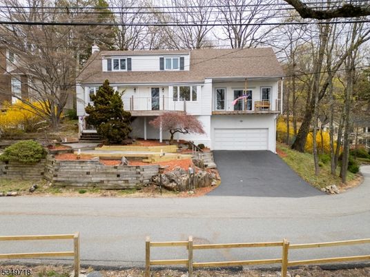 Attached, Exterior, Facade, Cape Cod