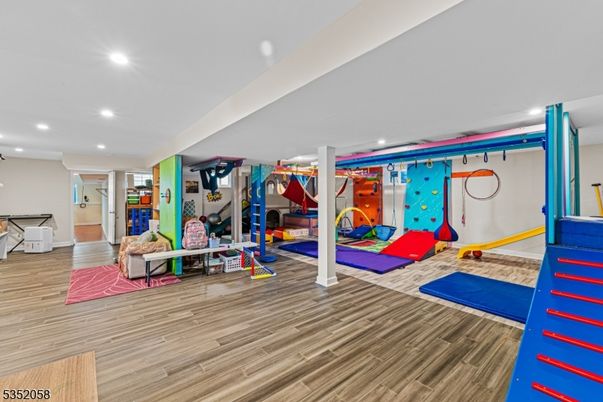 Interior, Recessed Lighting, Wood Texture Flooring
