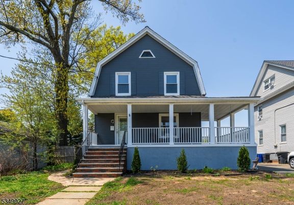 Exterior, Facade, Queen Anne Victorian